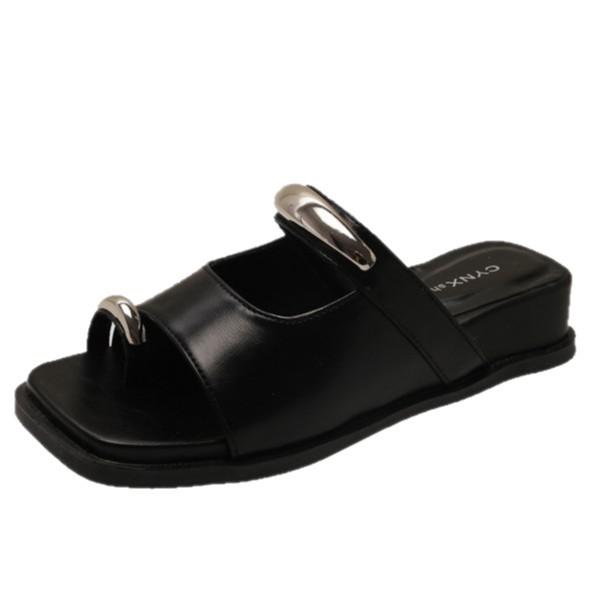 Französisches Zehen-Set mit niedrigem Absatz, coole Hausschuhe für Damen-Sommer-Oberbekleidung, 2025 neue Modelle mit Rock-Temperament, Keilabsatz, Ein-Wort-Sandalen