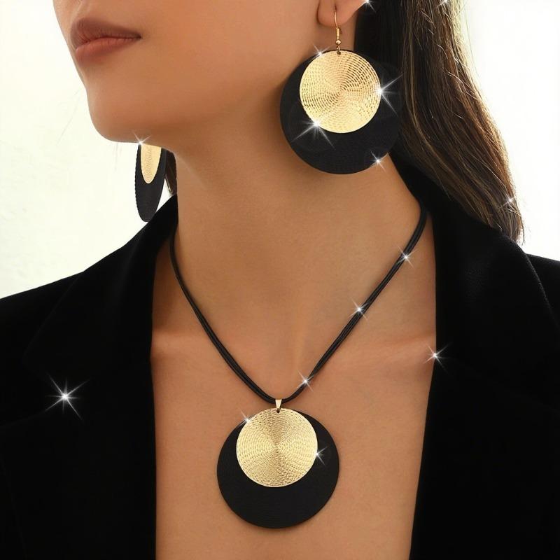 Retro disc necklace women's high sense light luxury fashion new pendant neck chain Valentine's Day gift