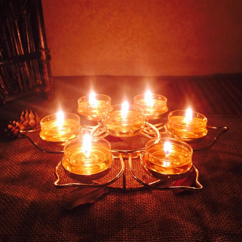 

Тримач для свічок-квіток сливи Jiuxing - Металевий настільний підсвічник, Для дизайну з лотосом, 9 голів, Підходить для всіх випадків