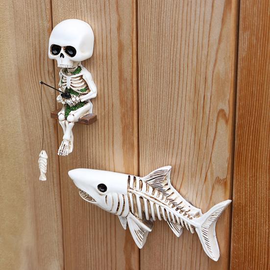 Veggskjelettstatue Fiske Menneskeskjelettfigur med Hai Gotisk Resin Veggdekor Fisker Skjelett for Halloweenfester