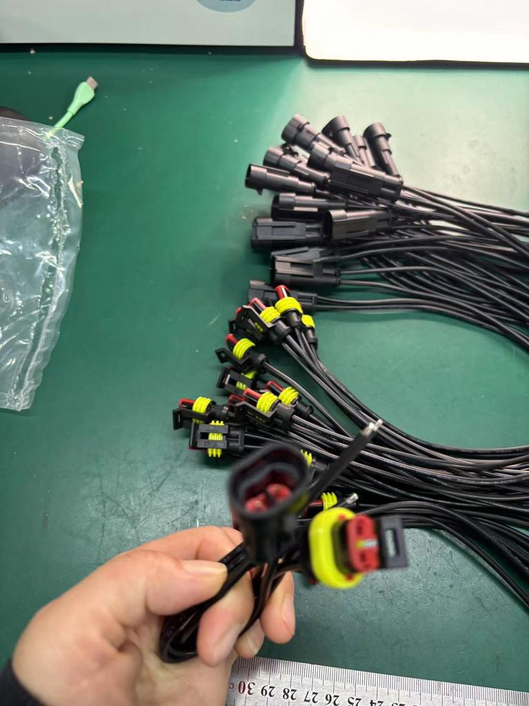 ETERNALSTAR Customized 4 Pin Waterproof AMP Car Electrical Connector Wire Harness with Waterproof Cap for Automobile Use