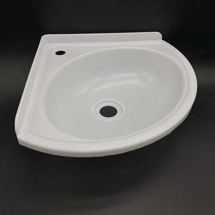 Kompaktní trojúhelníkové umyvadlo na rohové stěny pro malé prostory, byty nebo balkony