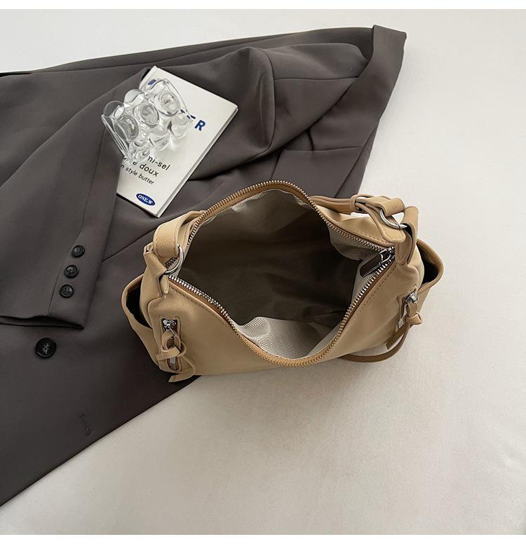 2024 Retro Large-Capacity Women's Contrast Color Shoulder Bag - Autumn/Winter Commuter Pillow Messenger