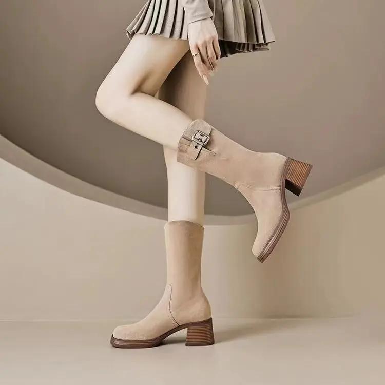 Chaussures pour femmes 2024 Boucle de ceinture de haute qualité Bottes pour femmes Mode Slip-on Bottes modernes Femmes Vente chaude Talon carré Mi-molletzapatos