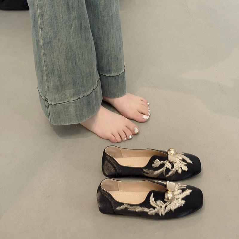 

Ретро новый китайский стиль 2025 весна новая обувь на низком каблуке женская универсальная с квадратным носком одинарная обувь женские туфли Doudou плоские лоферы 35 чёрный