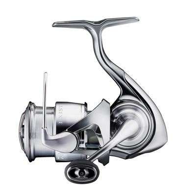 Daiwa Přívlačový naviják 22 Exist LT2000S-P (model 2022)