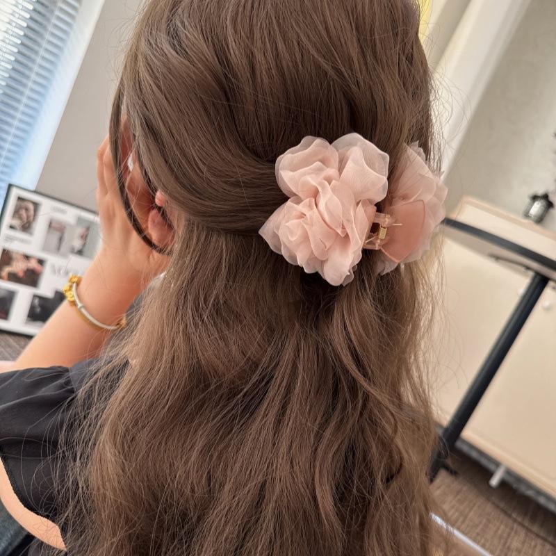 Elegant and gentle rose floral mesh double-sided hair clip with a high-end, fashionable hair accessory for women