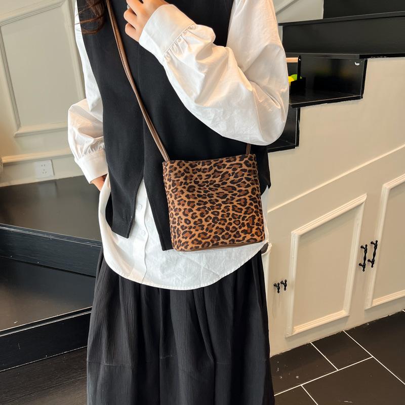 Mini Bag, High-end Commuting Style, Retro Bucket Bag, Crossbody Phone Bag