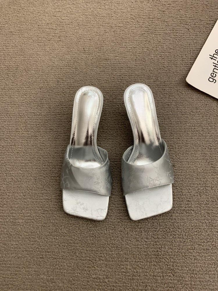Silver high-heeled one-word slippers, women's shoes, new square-heeled thick-heeled sandals in spring