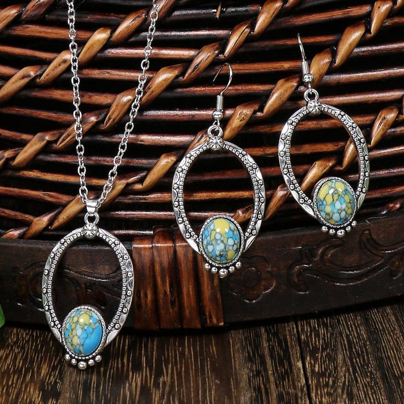 GemChic Women's New Vintage Classical Hollow Crystal Drops Pendant Necklace Earrings Two Piece Set Ethnic Birthday Christmas Jewelry Gift