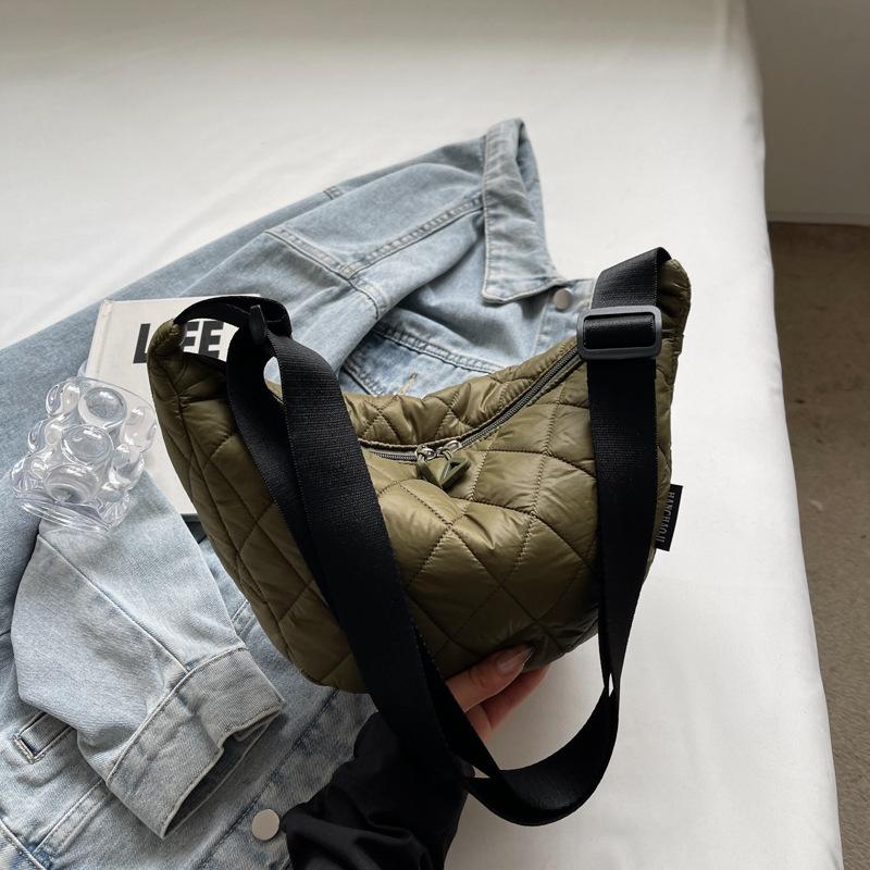 Autumn and winter pleated rhombus embroidery thread Oxford cloth bag 2025 new lightweight dumpling bag simple casual shoulder bag