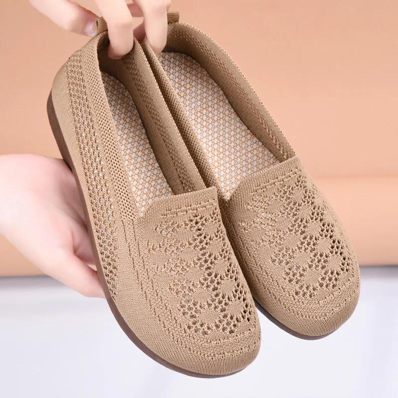 Sapatos de malha novos de verão para mulheres com sola macia e boca rasa, sapatos casuais preguiçosos, tecido de malha respirável, sapatos de mãe