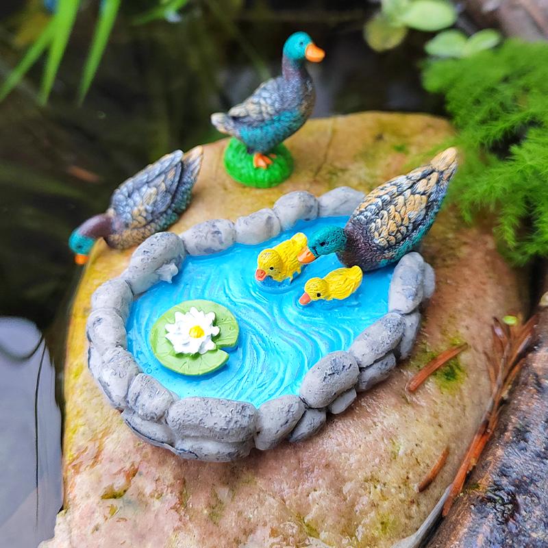 Mini Lotus Pond Micro Landscape Ornament – Rockery Fish Tank DIY Sand Table Bonsai Decoration
