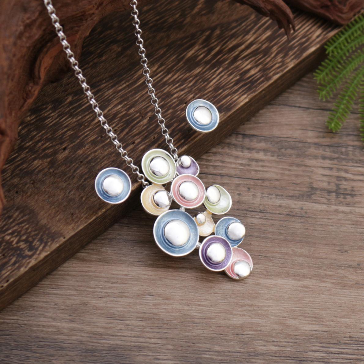 

Новый эмалированный круглый набор серег-пусетов с подвеской в виде цветка, женское высококлассное глянцевое эмалированное ожерелье.