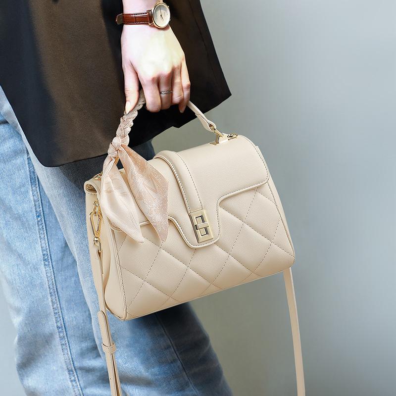 Spring Latest Crossbody Bag Light Luxury High-End Versatile Fashion Diamond Lattice Handbag Large Capacity Commuter Shoulder