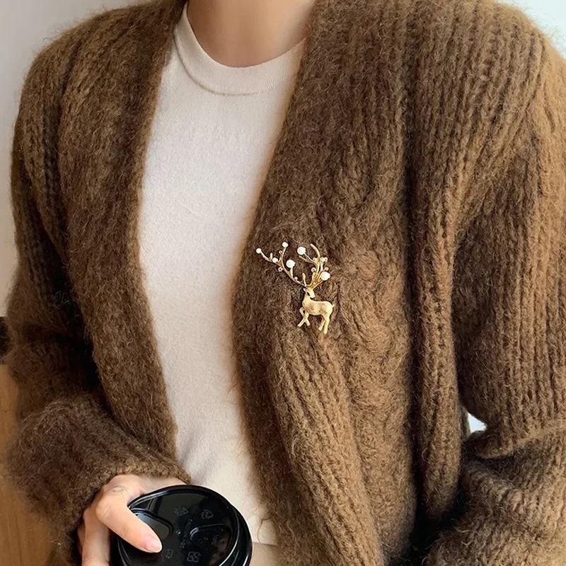 Women Fashion Newest Deer Shape Brooch High-end Temperament Pearl Brooch Exquisite Niche Design Suit Accessories Christmas Gift