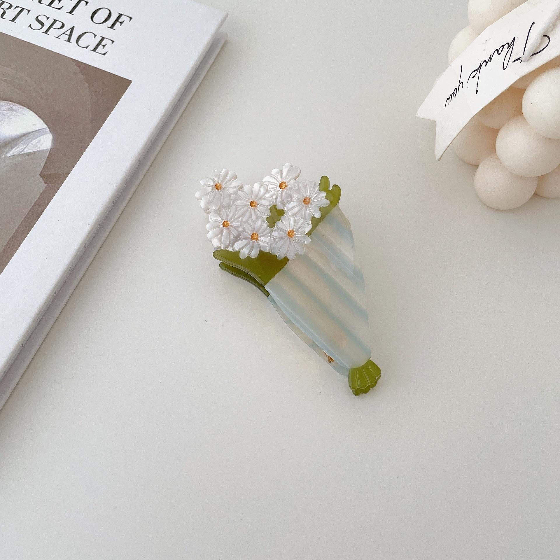 

Bouquet Daisy Charming Hair Clutch Clip For Women Ideal For Simple And Beautiful Updos