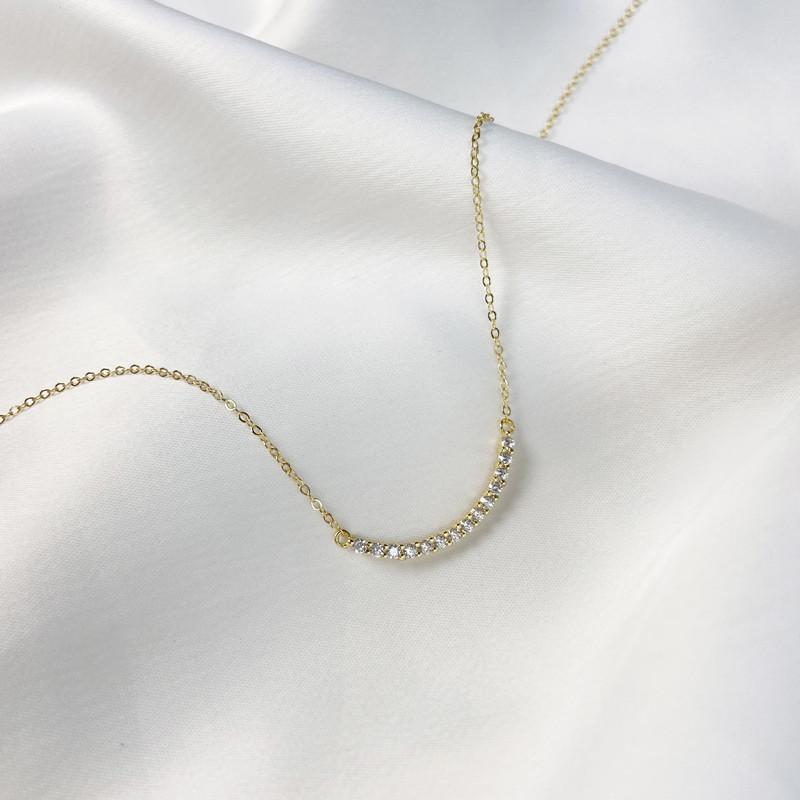 S925 Sterling Silber Smile Diamantbesetzte Halskette Damen Einfache Temperamentvolle Minderheit All-Match Schlüsselbeinkette Damen