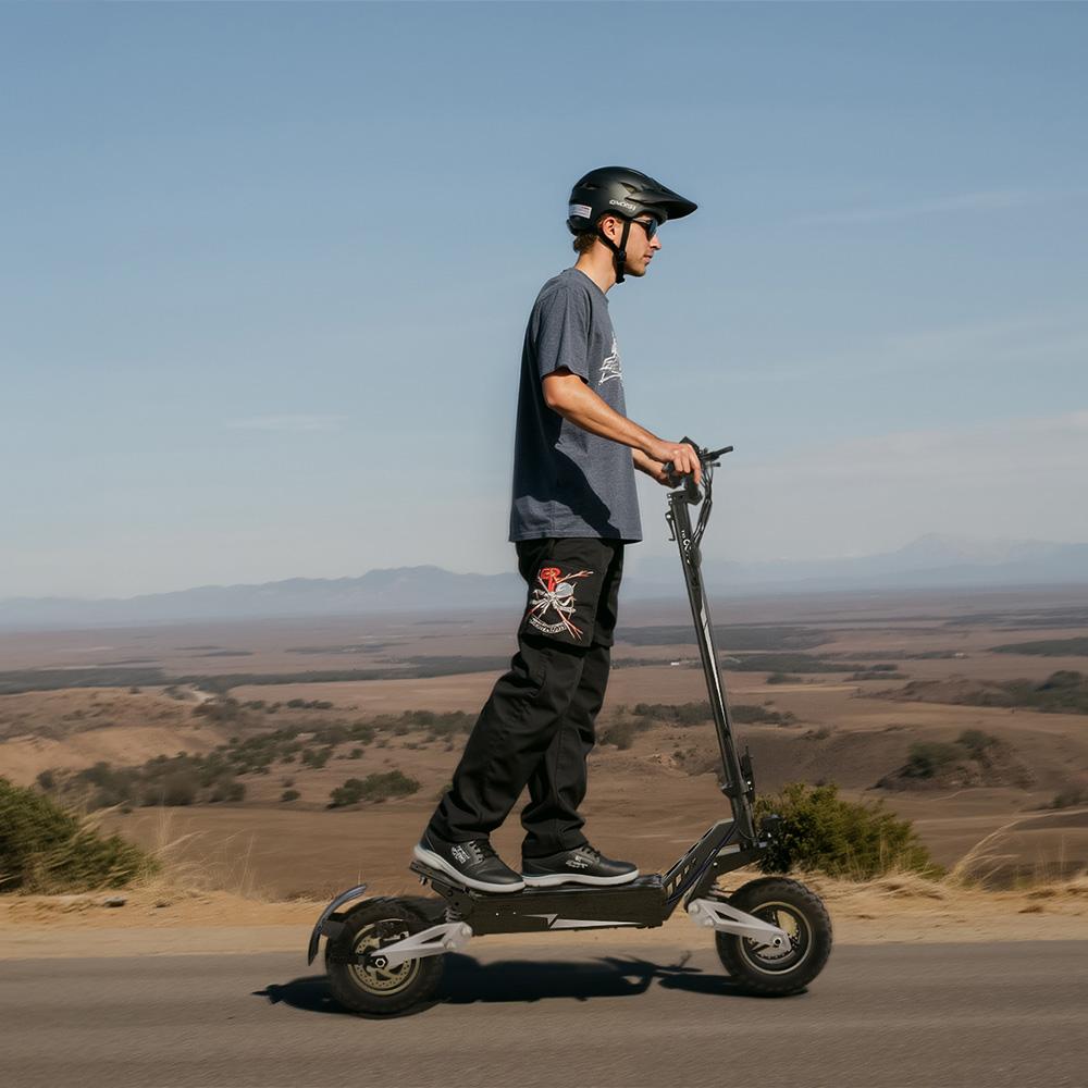OOTD T10 Elektrischer Faltroller, 11 Zoll, 900W Motor, Stadtroller, 48V 13,5AH, Maximale Reichweite 45 km, Maximale Zuladung 120 kg, Schwarz