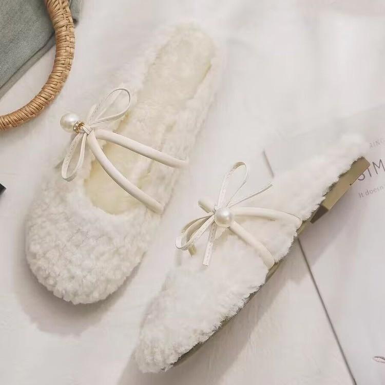 White New Wool Shoes for Winter Wear Plush New Winter Cotton Shoes with Skirts and Home Slippers
