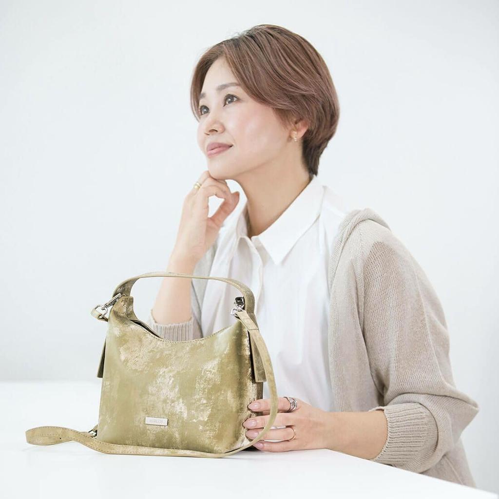 [Barcos] Silky Cowhide Leather 2-Way HandbagShoulder Bag, Small, Silver, Genuine Leather Bag with an Elegant Shine and Silky Feel