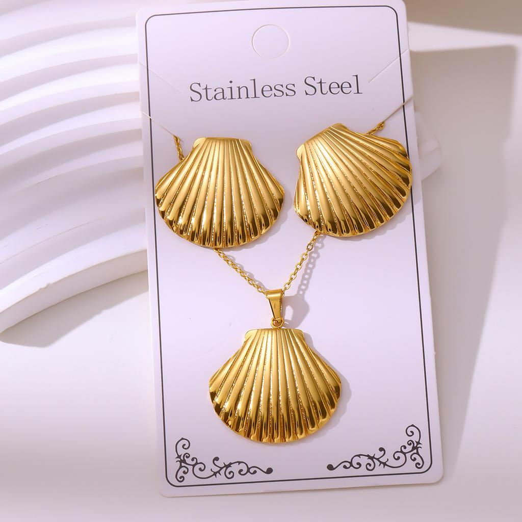 Personalized European and American Fashion Stainless Steel Stud Earrings Necklace Titanium Steel Non-fading Jewelry Set