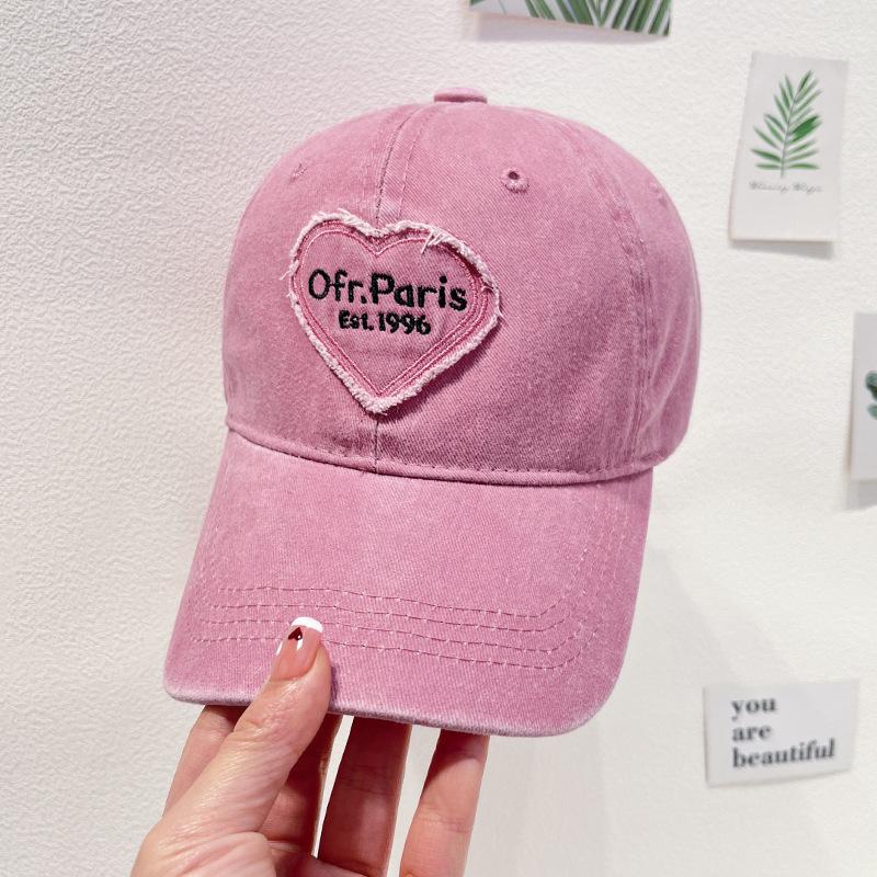 Embroidered Love Baseball Caps Neutral Truck Caps Breathable Adjustable Golf Sun Hats Ladies Summer Fashion Curved Edge Sun Hats Y2K Couple Sun Hats