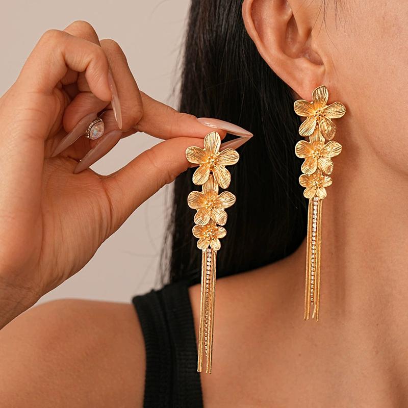Vintage Metal Three Flower Dangle Earrings for Women Bling Long Tassel Rhinestone Chain Earrings Exaggerated Elegent Jewelry