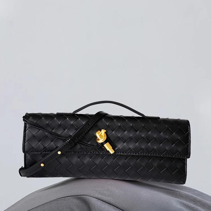 Niche High-end Woven Shoulder Baguette Bag Fashionable and Exquisite Horizontal Hand-held Dinner Bag Versatile Women's Messenger Bag