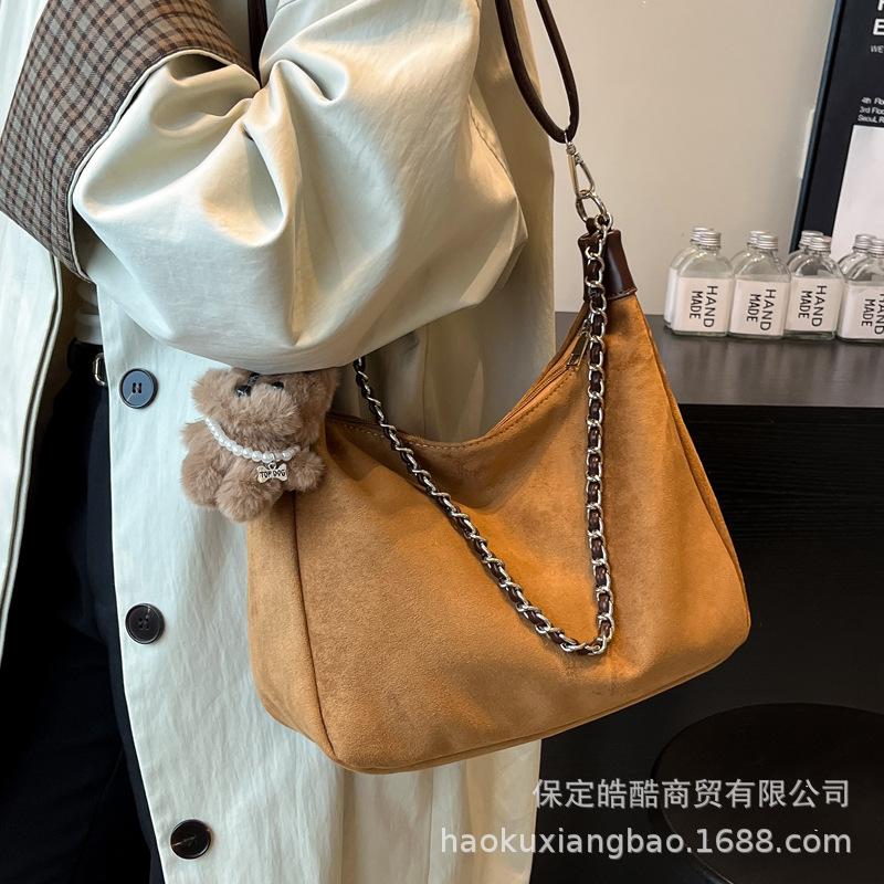 Fashion commuter large-capacity chain underarm bag women's 2025 new autumn and winter simple versatile tote bag shoulder bag