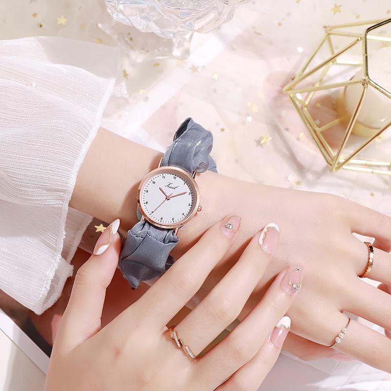 New Arrival Women's Fashion Watch With Stylish Bracelet Decorative Quartz Movement