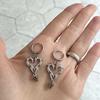 Gotische Y2K Silberfarbene Edelstahl Hohl-Herz Feuer Hängeohrringe für Damen Rock Punk Alternative Schmuck Geschenke