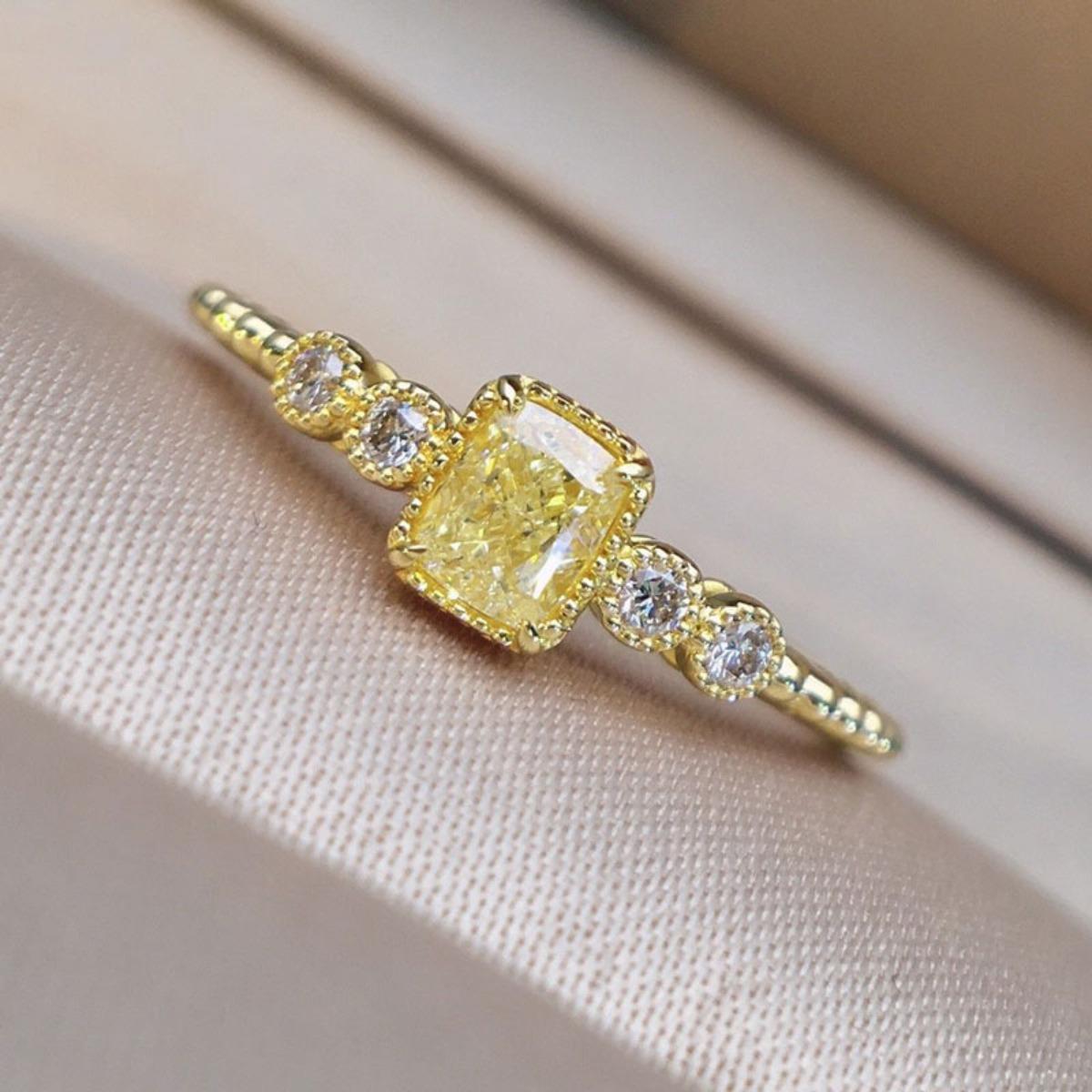 Elegant Radiant Cut Yellow Cubic Zirconia Ring with Milgrain Setting and Side Accents Gold Tone Stackable Ring for Women no. 6 жёлтый