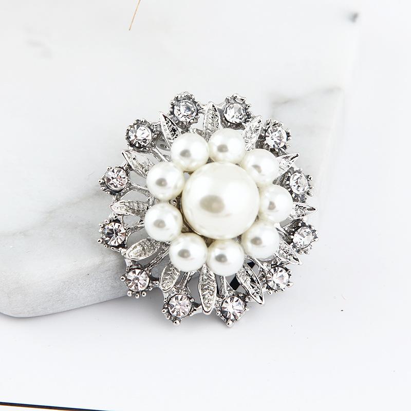 Fashion Trend Pearl Personalized Hundred Matching Brooch Corsage Flower Pin Female Accessories Long-Lasting Color Exquisite Hypoallergenic Brooch Gift