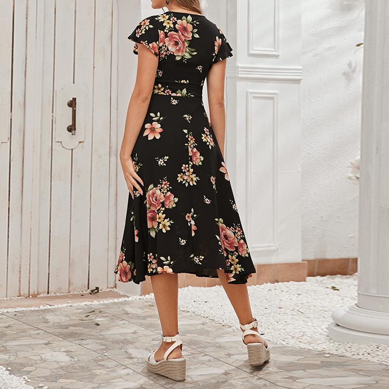 Robe à manches courtes et col en V à lacets