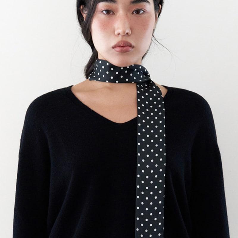 Geegee Dot Silky Long Scarf - Black