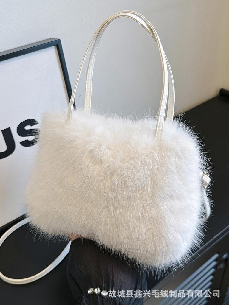 High-Quality Autumn/Winter Plush Tote: Versatile Crossbody with Fluffy Texture