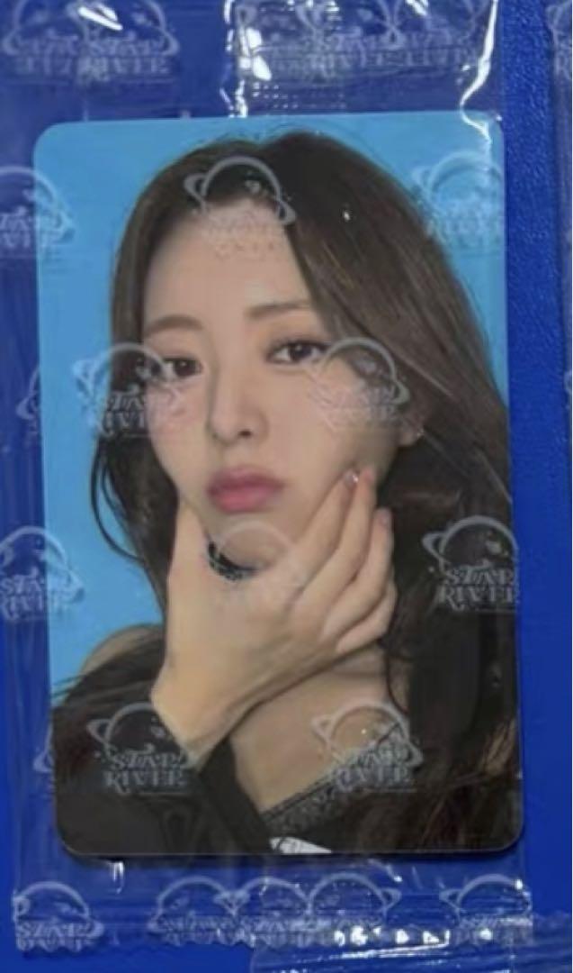 

[USED] itzy GOLD Starriver Chinese Ver.B Bonus Trading Card Yuna