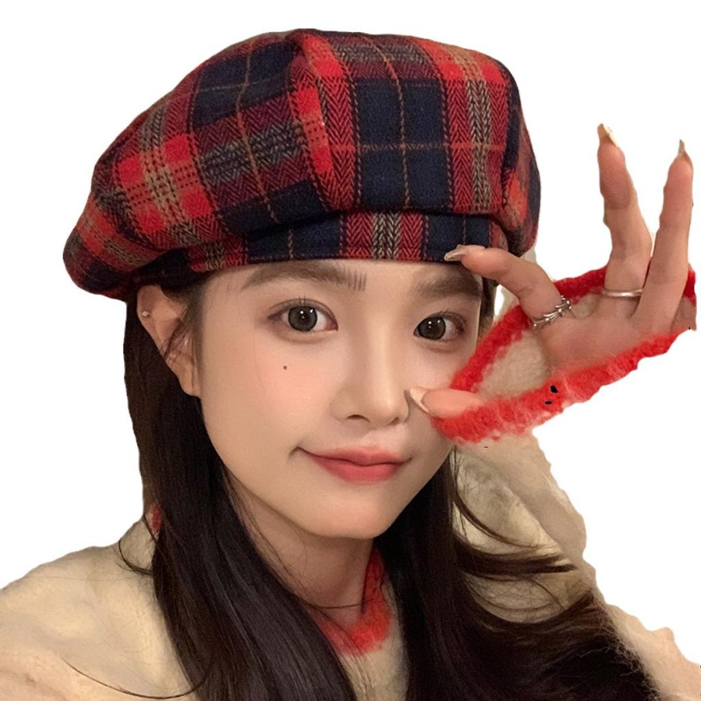 Neue Herbst- und Winter-Retro-Rote Karomütze Nischendesign Vielseitige Weihnachtsatmosphäre Achteckige Mütze