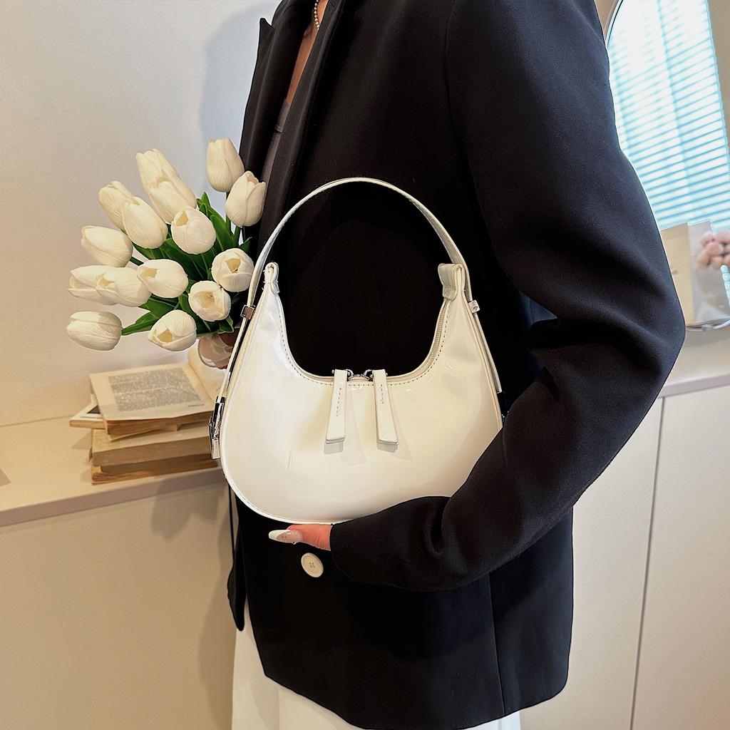 Women PU Leather Half Moon Bag Vintage Small Shoulder Bag for Girls Hobo Handbag Luxury Retro Red Ladies Armpit Purses Totes