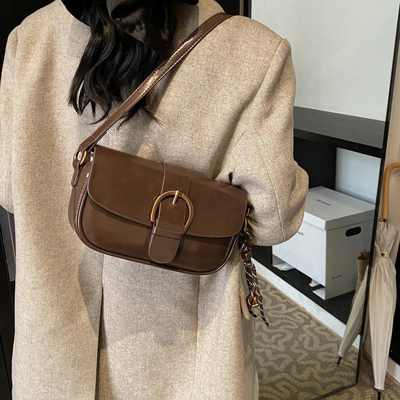 Retro Small Bag Women's Autumn and Winter Versatile New Fashion Messenger Bag Shoulder Underarm Commuter Small Square Bag