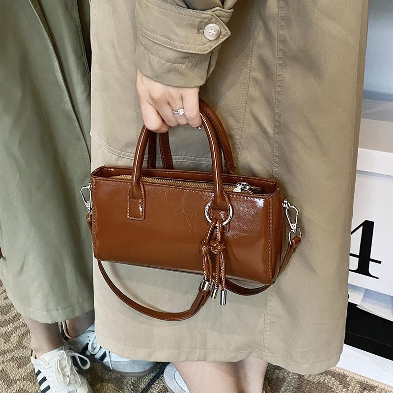 Large-capacity Bags Women's Autumn and Winter Versatile 2025 New Fashion Shoulder Messenger Bags Are Popular This Year. Portable Pillow Bags