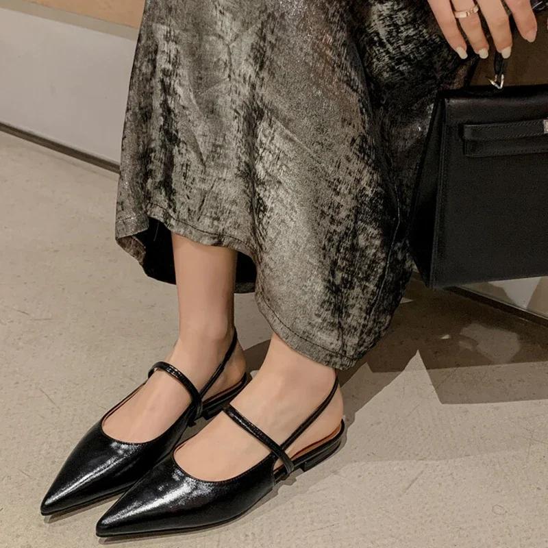 Modedesigner Sommer Zehenbedeckung Damen Sandalen Mode Flache Weiche Sohle Damen Outdoor Streetstyle Kleiderschuhe