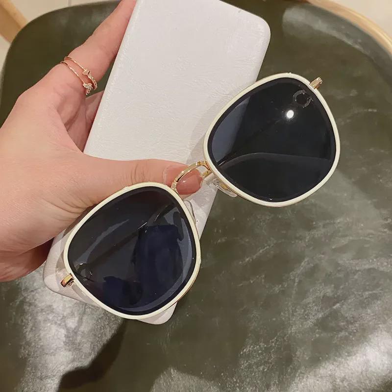 2024 Trendy Women's White Frame Retro Round Sunglasses - UV Protection, Large Lens, Beach Style