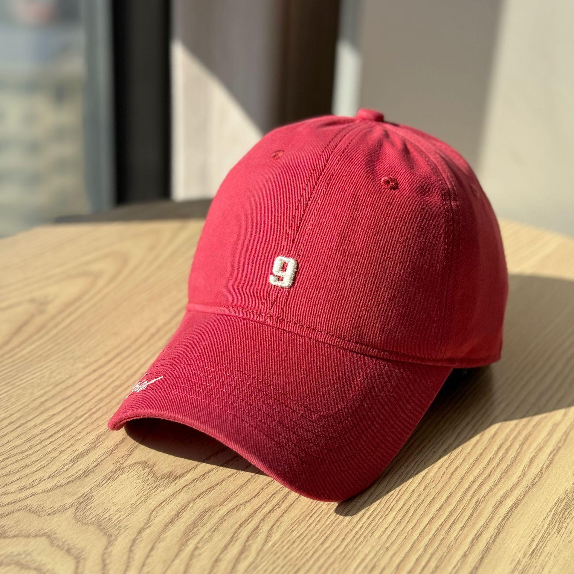 

2026New digital embroidery four-season soft-top baseball cap for women, fashionable face-slimming hat, unisex simple duckbill cap Adult54-60Adjustable червоний