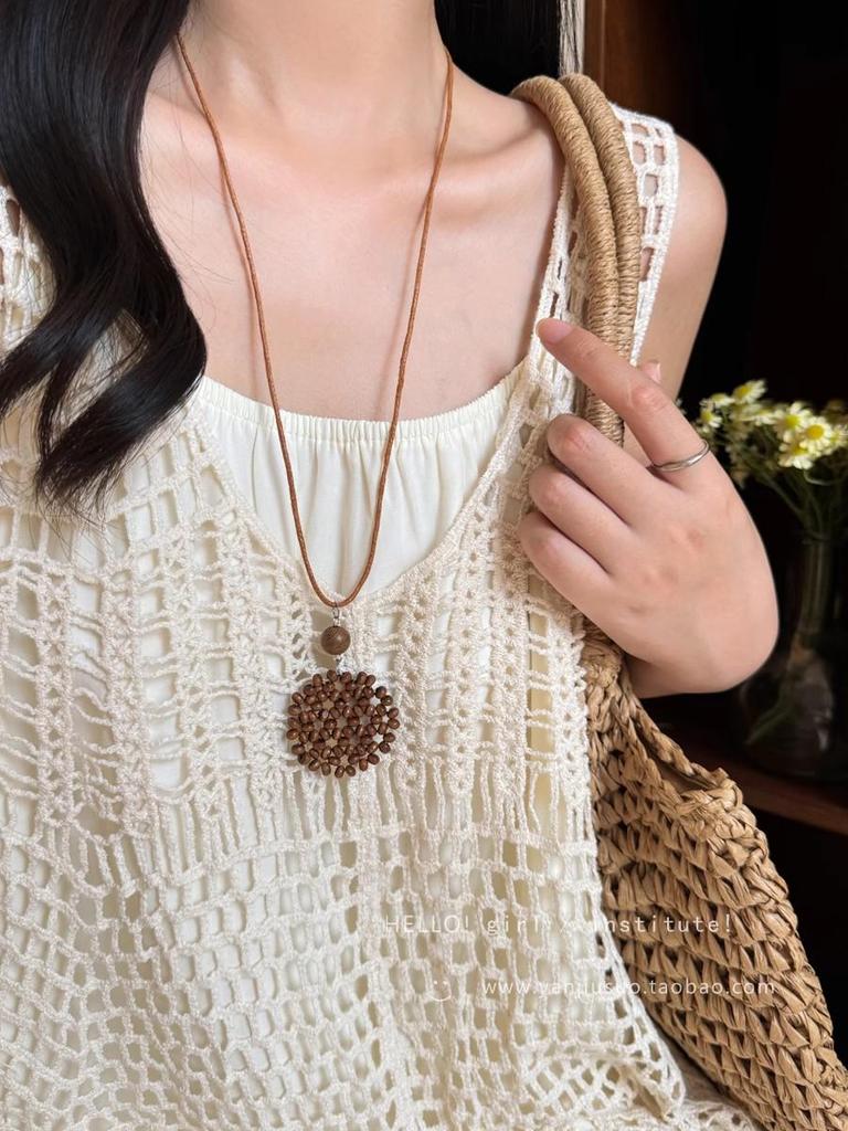 Retro Chinese Tassel Necklace: Unique Ethnic Style Women's High-End Clavicle Chain.