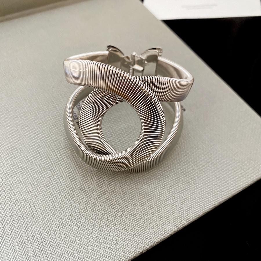 

Metal Texture Twisted Bangle: Trendy European & American Style Bracelet for Women