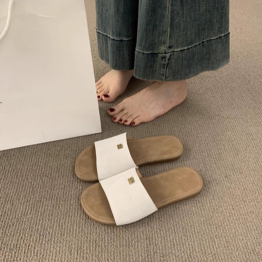Frosted one-word with casual flat-bottomed slippers for women's summer wear 2025 new dopamine beach cool slippers