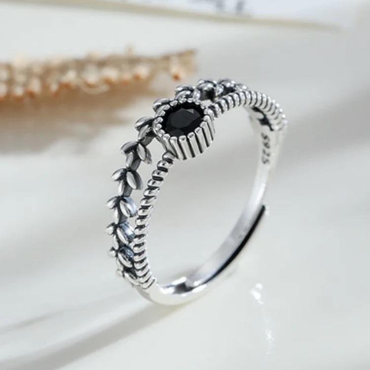 Silver-Black Zircon Index Finger Ring for Women: Niche Design, Fashionable, Colorfast