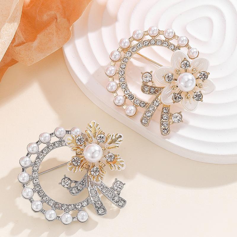 French Elegant Crystal Pearl Brooch Fashion Clothes Corsage Accessory For Women